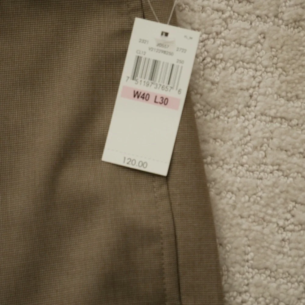 Van Heusen Traveler Mens 40x30 Classic Fit Stretch Dress Pants Tan Non-Iron